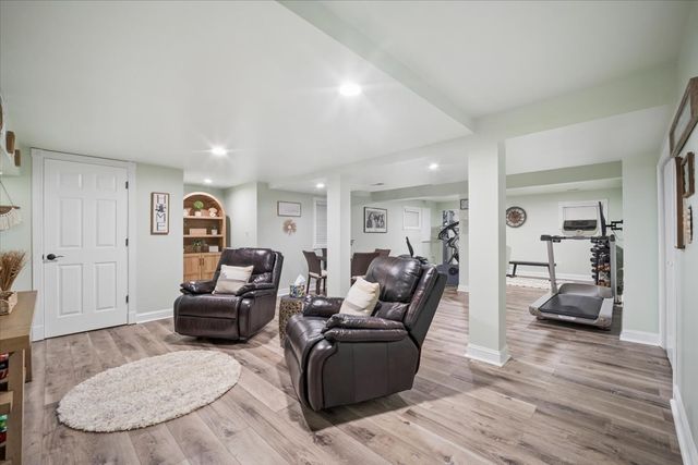 223 Shawnee Circle, Bartlett, IL 60103