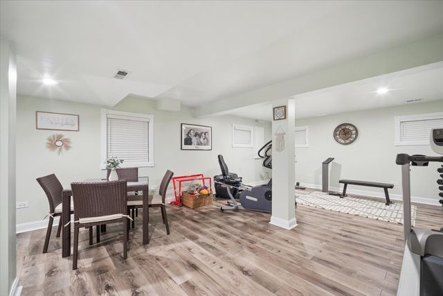 223 Shawnee Circle, Bartlett, IL 60103
