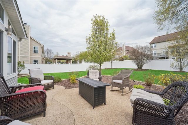 223 Shawnee Circle, Bartlett, IL 60103