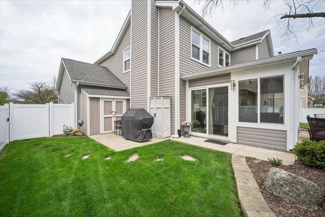 223 Shawnee Circle, Bartlett, IL 60103