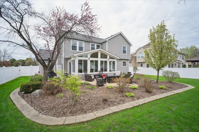 223 Shawnee Circle, Bartlett, IL 60103