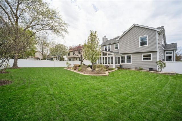 223 Shawnee Circle, Bartlett, IL 60103