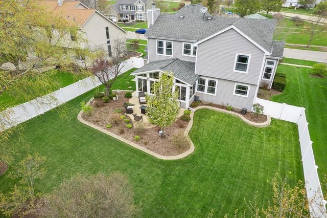 223 Shawnee Circle, Bartlett, IL 60103