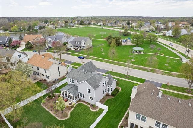 223 Shawnee Circle, Bartlett, IL 60103