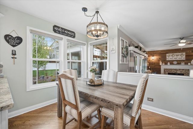 223 Shawnee Circle, Bartlett, IL 60103