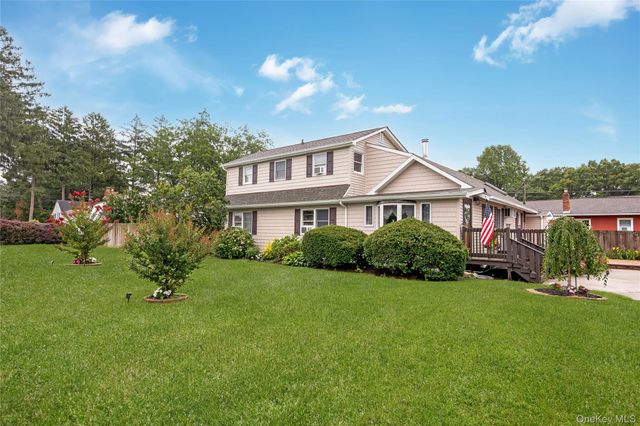 208 Ford Street, Holbrook, NY 11741