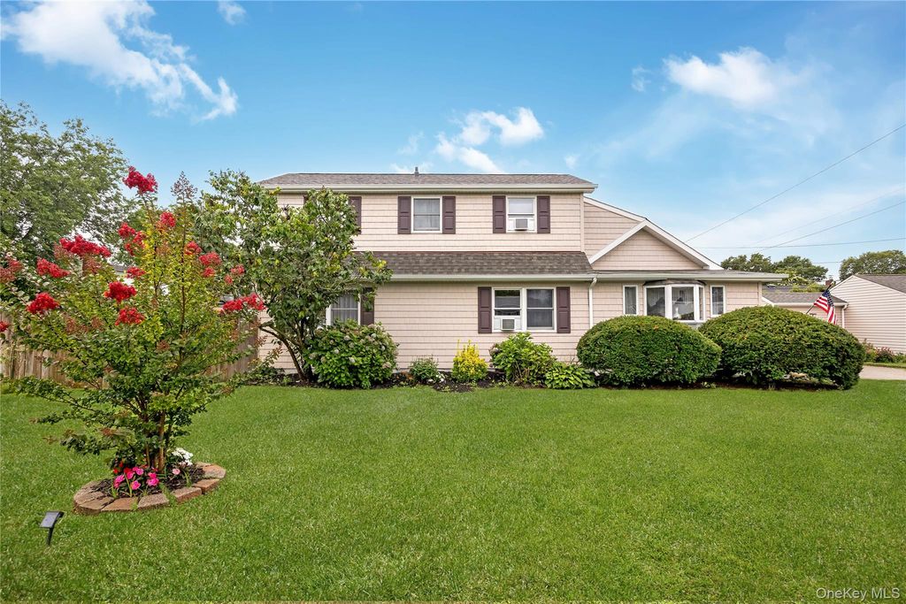 208 Ford Street, Holbrook, NY 11741