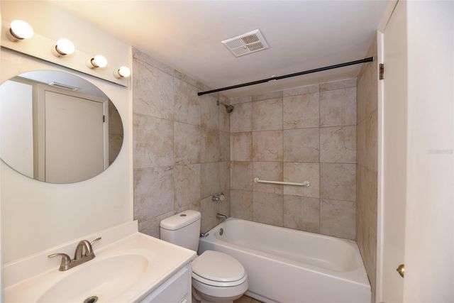 3817 S LAKE DRIVE 228, Tampa, FL 33614