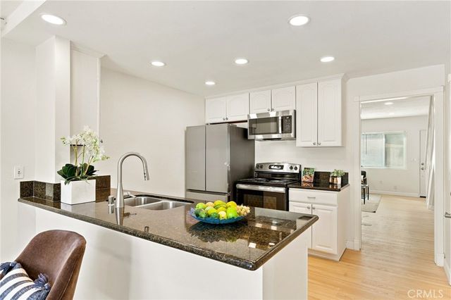 648 W Main D, Tustin, CA 92780