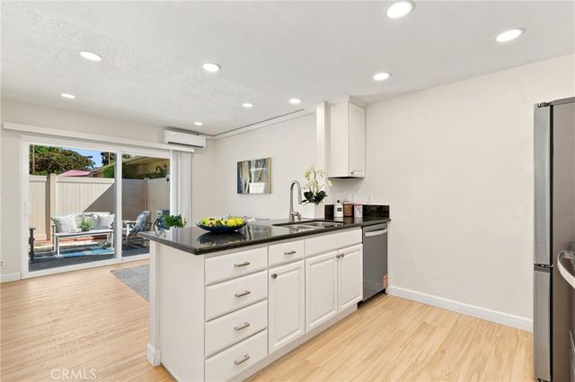 648 W Main D, Tustin, CA 92780