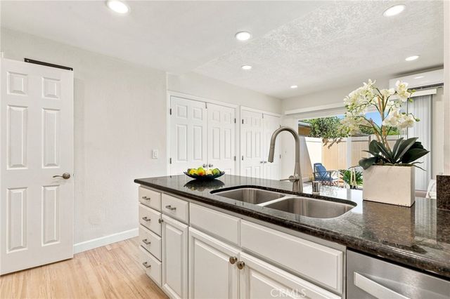 648 W Main D, Tustin, CA 92780