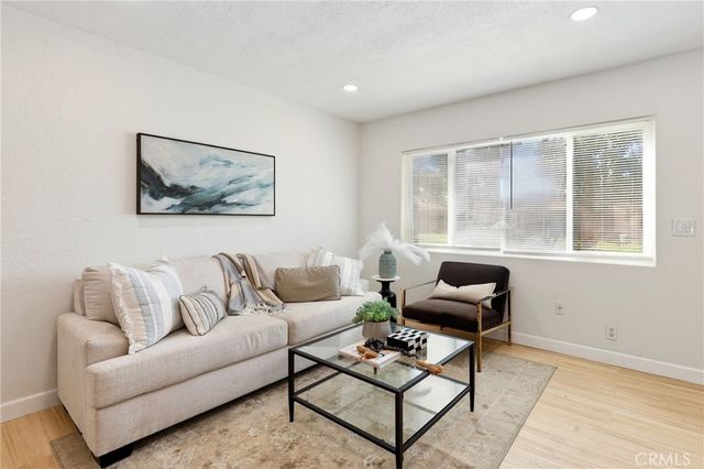 648 W Main D, Tustin, CA 92780