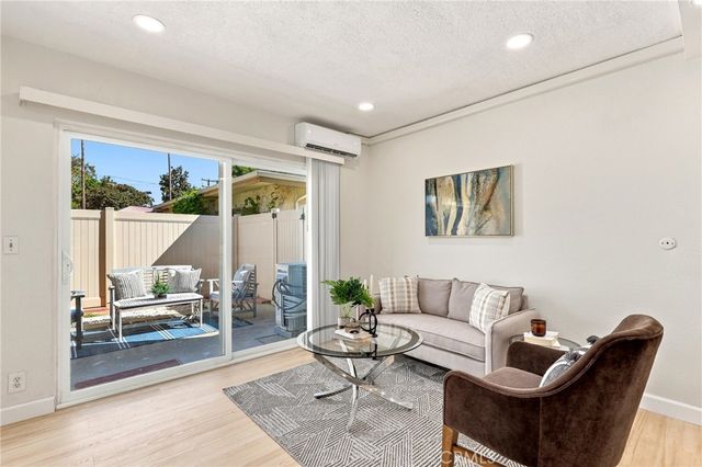 648 W Main D, Tustin, CA 92780