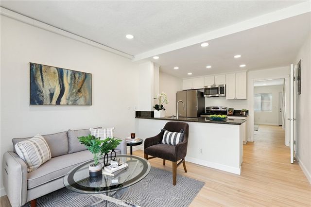 648 W Main D, Tustin, CA 92780