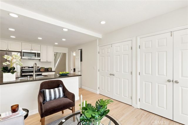 648 W Main D, Tustin, CA 92780