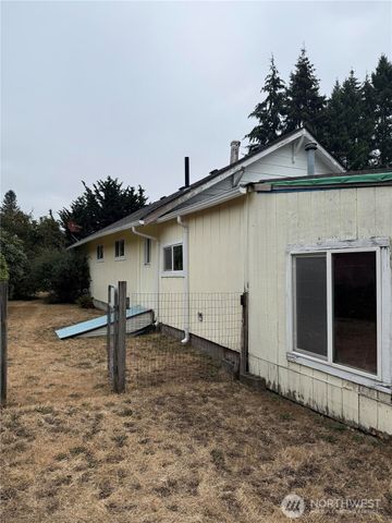 320 E Oakview Avenue, Centralia, WA 98531