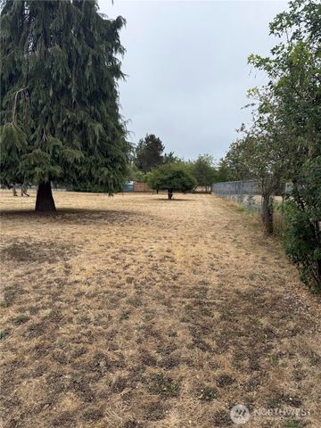 320 E Oakview Avenue, Centralia, WA 98531