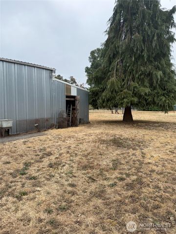 320 E Oakview Avenue, Centralia, WA 98531