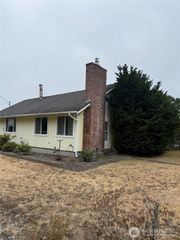 320 E Oakview Avenue, Centralia, WA 98531