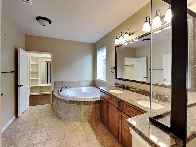 226 Knapford, Euless, TX 76040