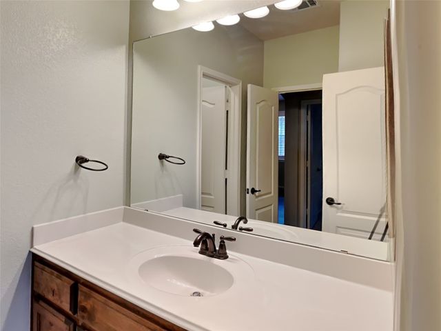 226 Knapford, Euless, TX 76040