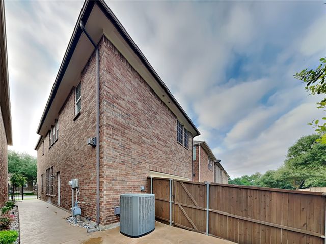 226 Knapford, Euless, TX 76040