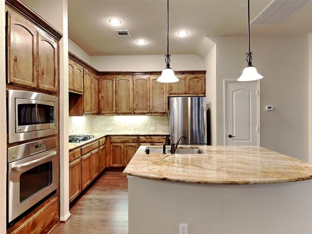 226 Knapford, Euless, TX 76040