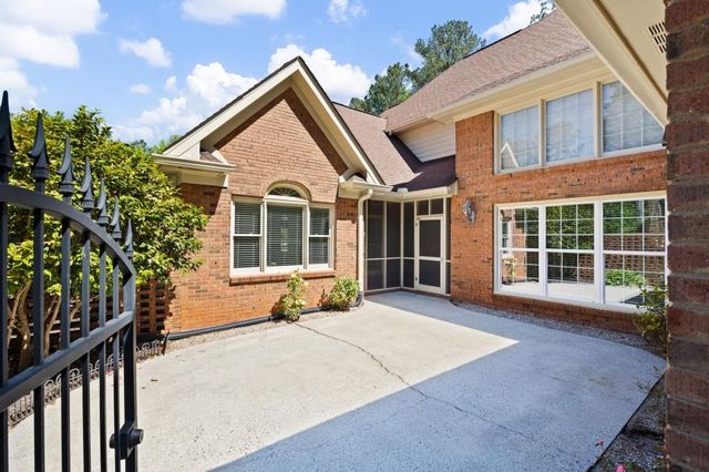 280 Camelot Drive, Fayetteville, GA 30214