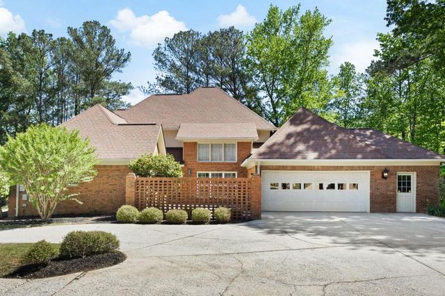 280 Camelot Drive, Fayetteville, GA 30214
