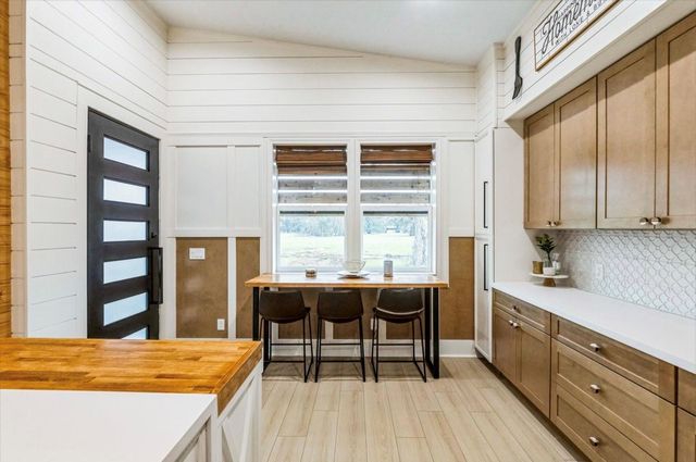 209 Horse Shoe Trail, Angleton, TX 77515