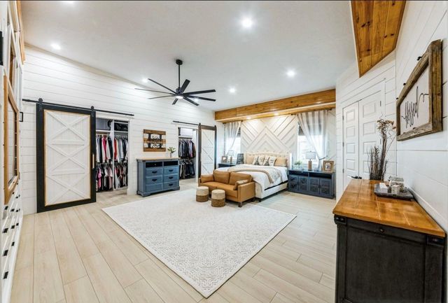 209 Horse Shoe Trail, Angleton, TX 77515