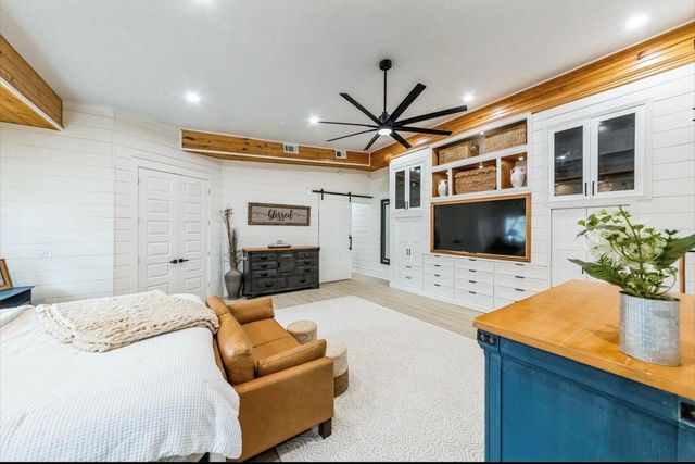 209 Horse Shoe Trail, Angleton, TX 77515