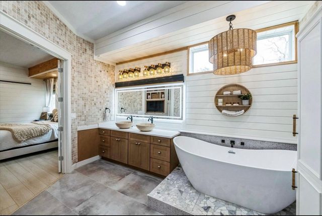 209 Horse Shoe Trail, Angleton, TX 77515