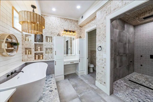 209 Horse Shoe Trail, Angleton, TX 77515