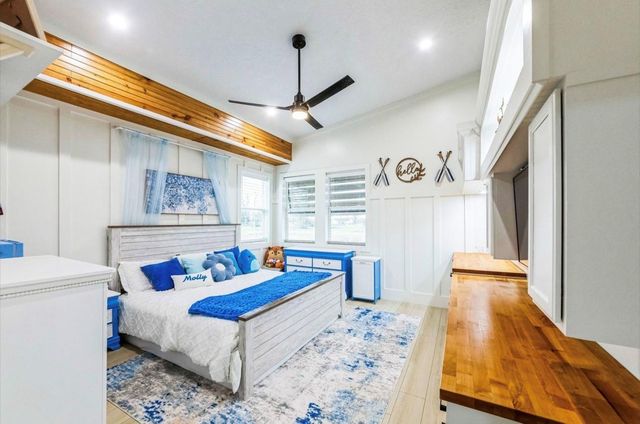 209 Horse Shoe Trail, Angleton, TX 77515