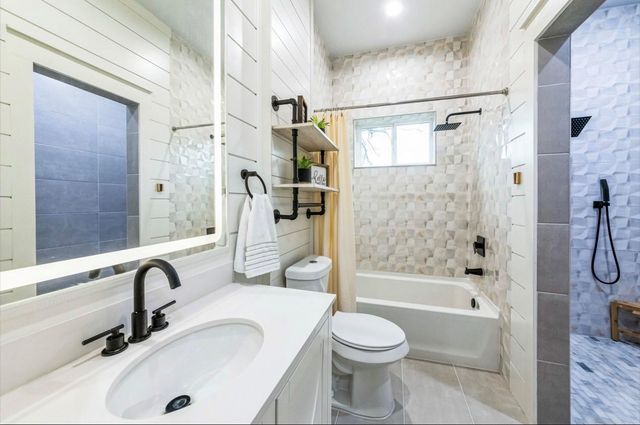 209 Horse Shoe Trail, Angleton, TX 77515