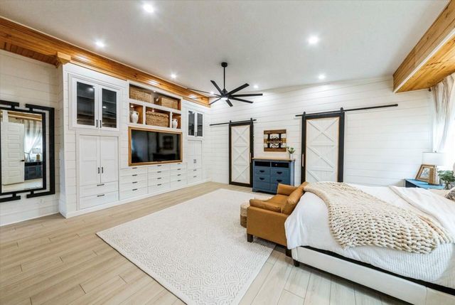 209 Horse Shoe Trail, Angleton, TX 77515