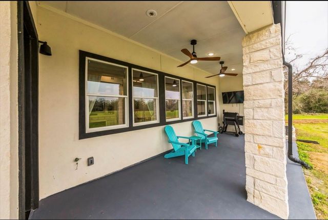 209 Horse Shoe Trail, Angleton, TX 77515