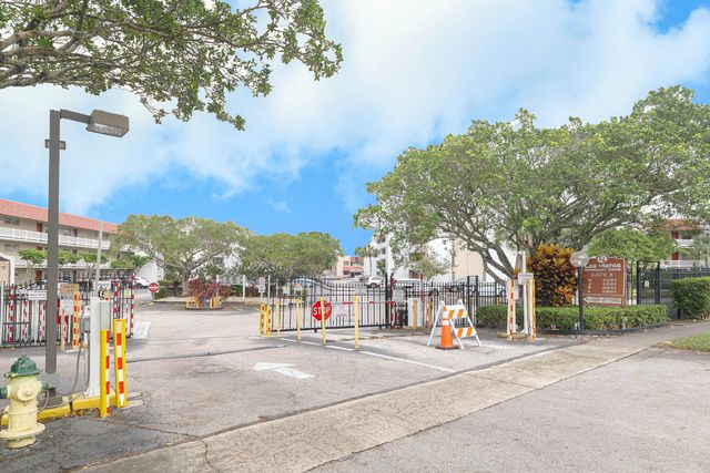 3531 Inverrary Drive 105, Lauderhill, FL 33319