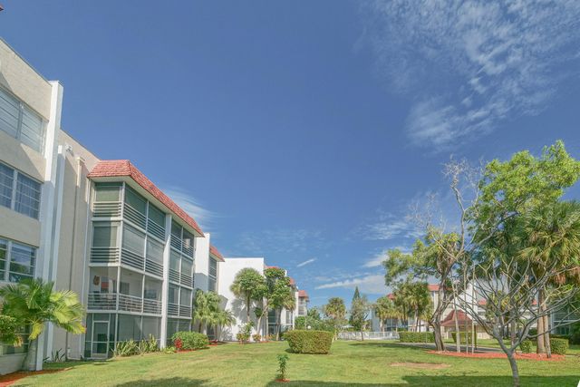 3531 Inverrary Drive 105, Lauderhill, FL 33319