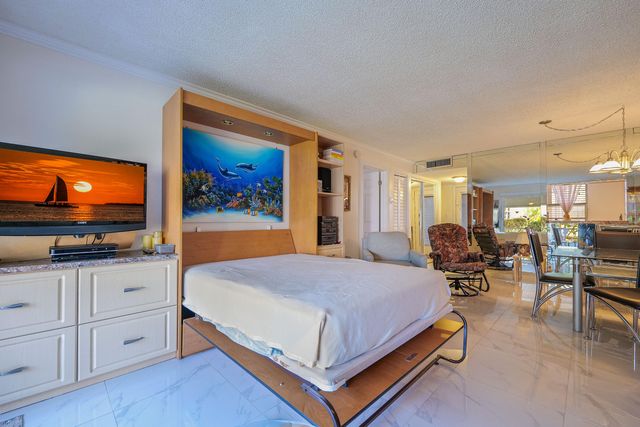 3531 Inverrary Drive 105, Lauderhill, FL 33319