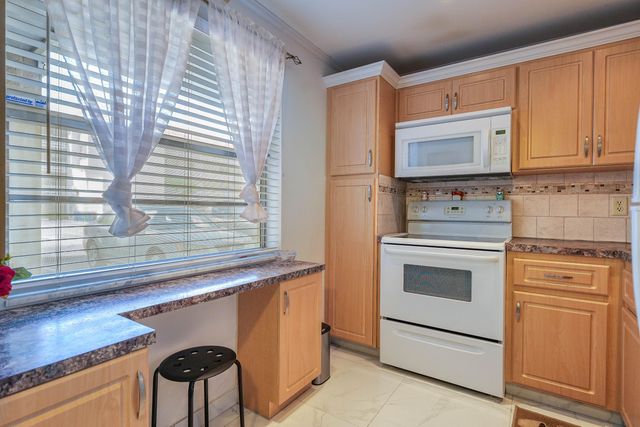 3531 Inverrary Drive 105, Lauderhill, FL 33319