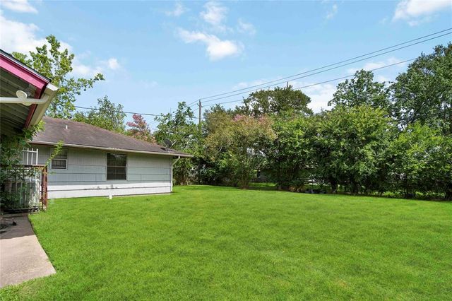 5602 Thrush Drive, Houston, TX 77033