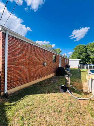 121 Tampa DR, Roanoke, VA 24019