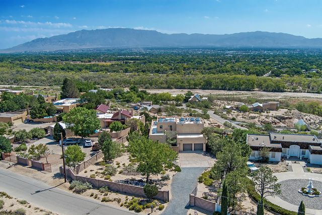 3630 Vista Grande Drive NW, Albuquerque, NM 87120