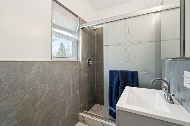 179 Pleasant Street, Claremont, NH 03743