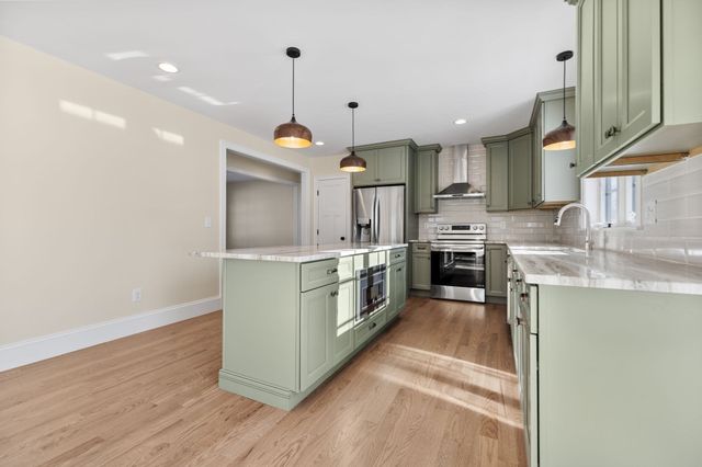 41 Lantern Lane, Braintree, MA 02184
