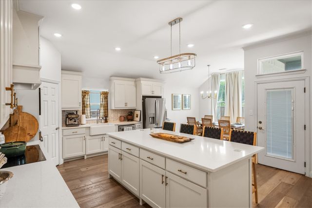 1883 Meadowview, Canton, TX 75103