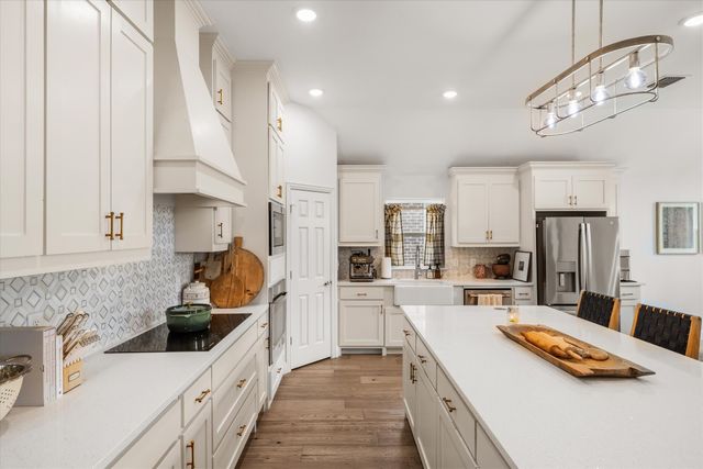 1883 Meadowview, Canton, TX 75103