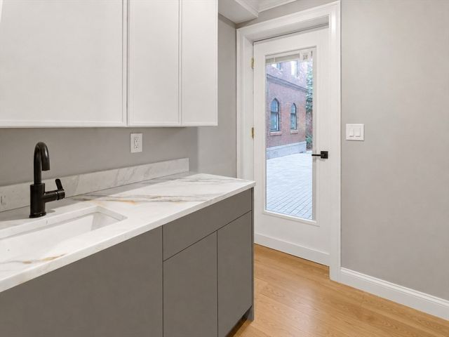 48 Fayette St, Boston, MA 02116